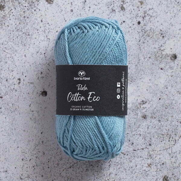 Garn Tilda Cotton Eco 25 g från Svarta Fåret Aqua Mellanblå Nr 280
