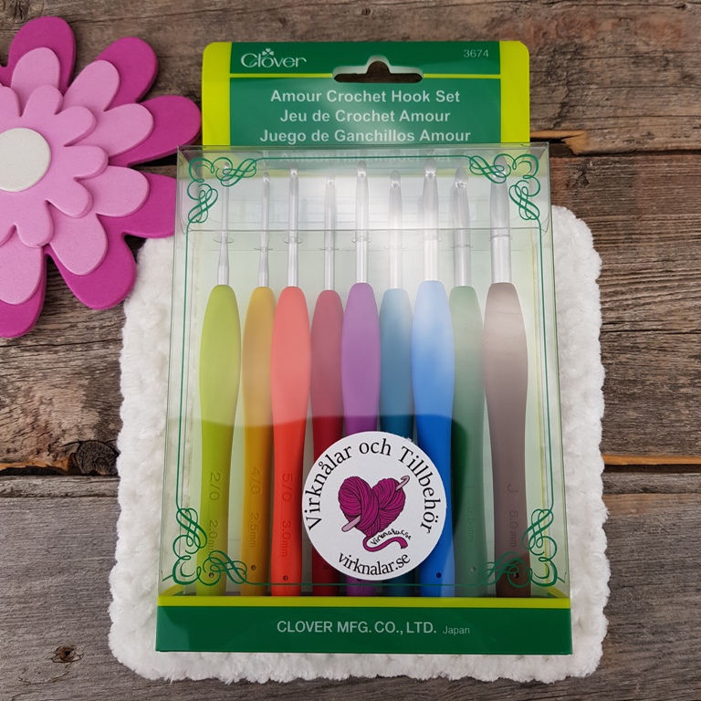 Clover Amour Ergonomiska Virknålar Helt Set 2,0 – 6,0 mm 9 st StorFavorit från Virknålar och Tillbehör