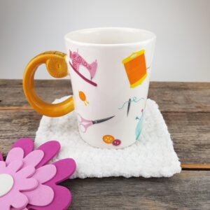 Mugg m Handarbetstema Måttband Sew Tasty tillbehör till stickning och virkning från Virknålar och Tillbehör